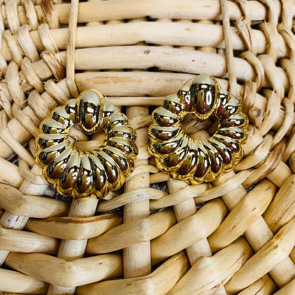 Door Knocker Shape Vintage Earrings Gold 1" diameter - Picture 1 of 2